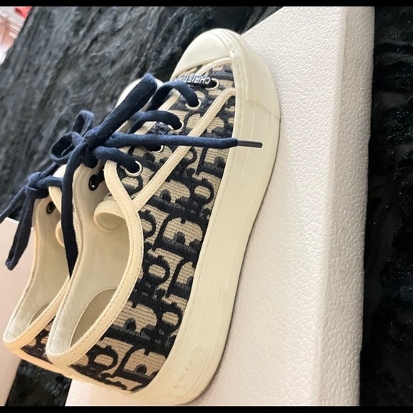 Dior navy blue / white sneakers , also comes with white shoe laces . - Picture 2 of 4